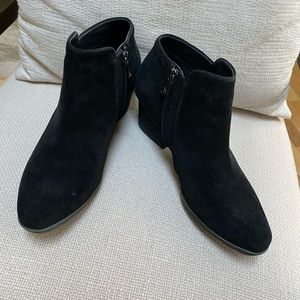 Biondo Waterproof Ankle Booties